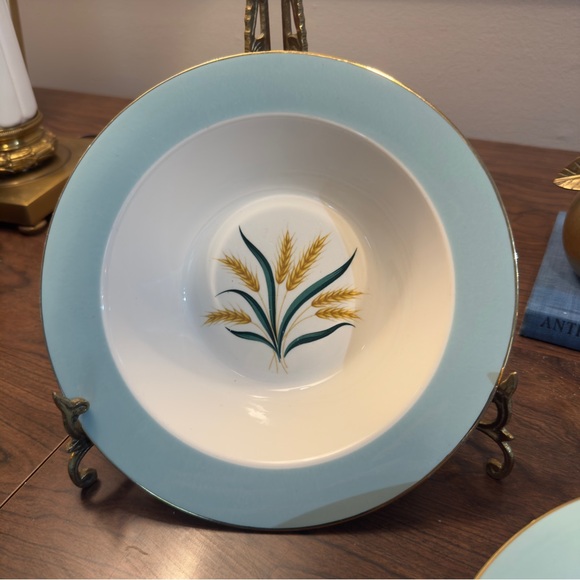 Pair of vintage Viking by International Wheat Pattern serving bowls - Picture 2 of 4